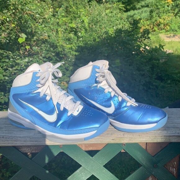 NIKE AIR MAX BASKETBALL SHOES 407708-402 WOMENS  Sz 8 CAROLINA BLUE 2010 *RARE* - Picture 1 of 8